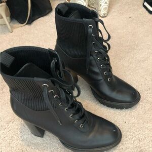 Black ankle platform boots, lace up closure, pre own very good condition